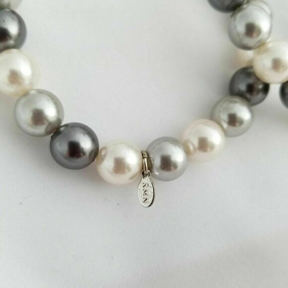Signed Roman Faux Pearl Necklace and 3 Bracelets Set White Silver Gray Lot RMN - Picture 5 of 8